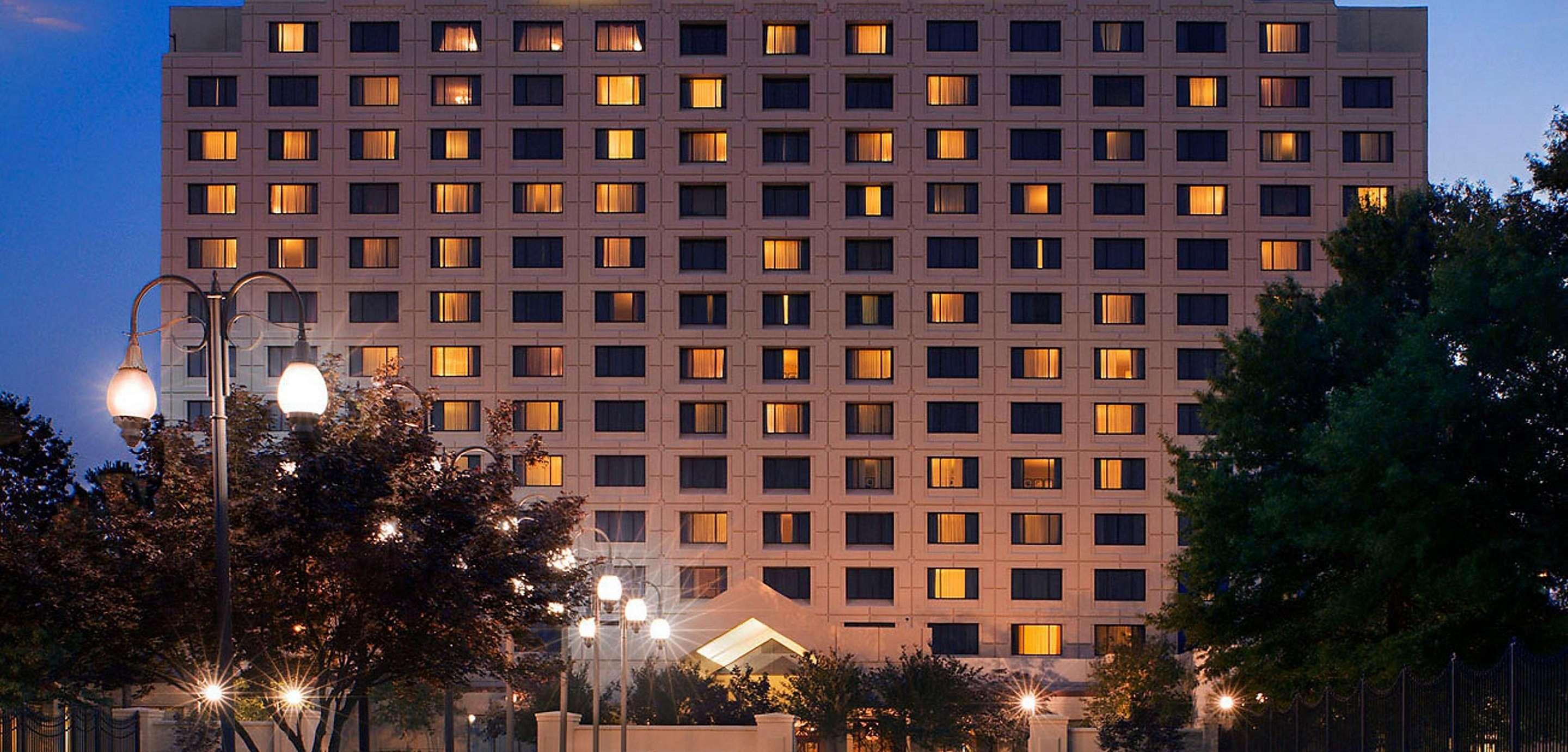 Radisson Hotel Memphis - University Exterior photo